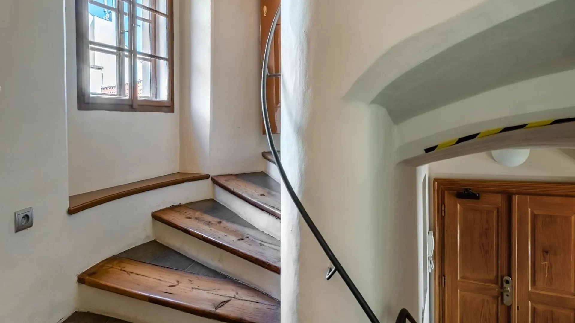3 Epoques Apartments By Adrez Прага