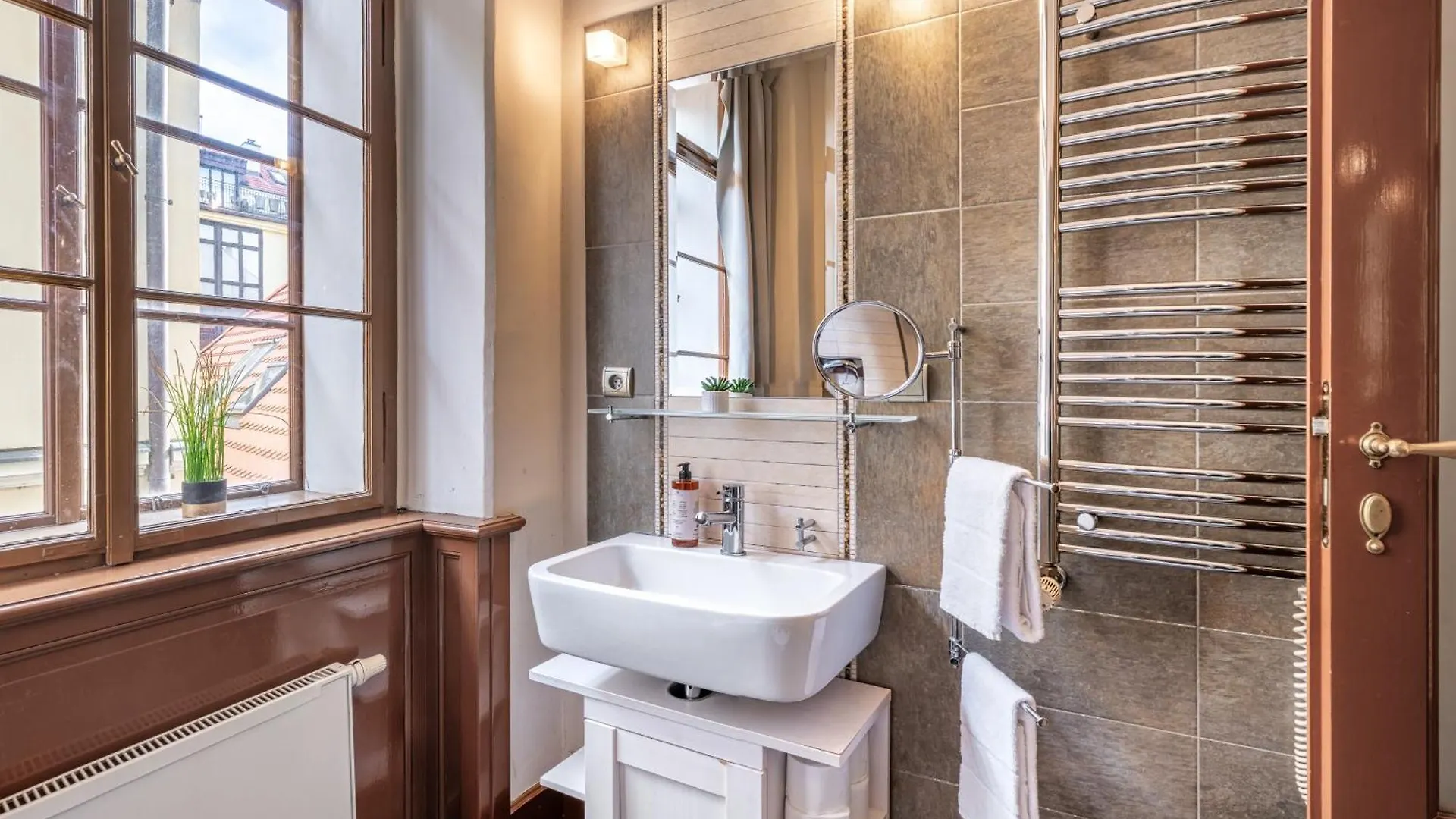 3 Epoques Apartments By Adrez Prague