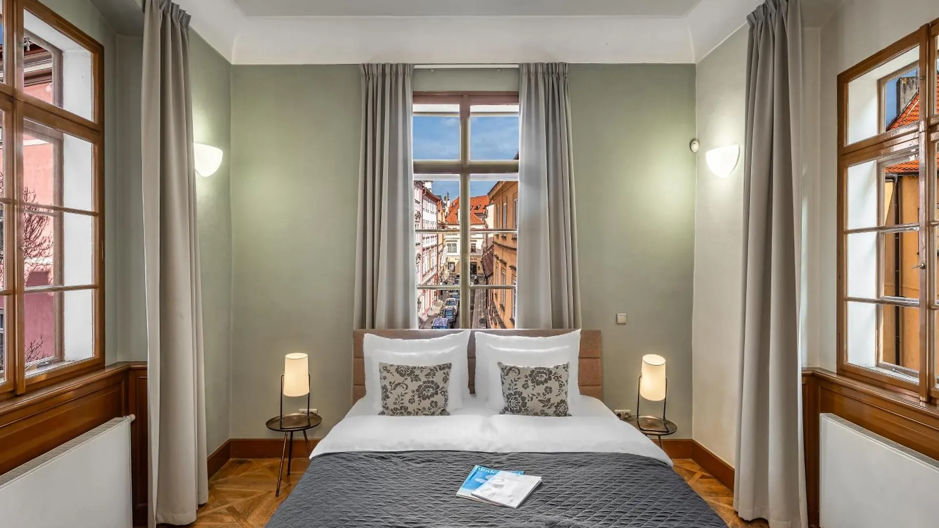 3 Epoques Apartments By Adrez Prague