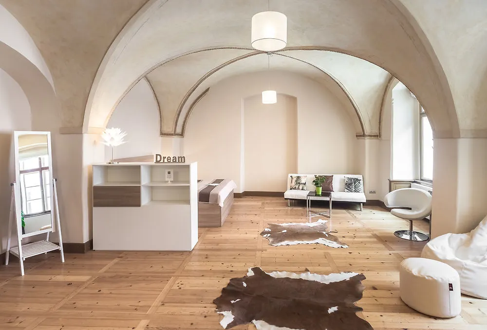3 Epoques Apartments By Adrez location